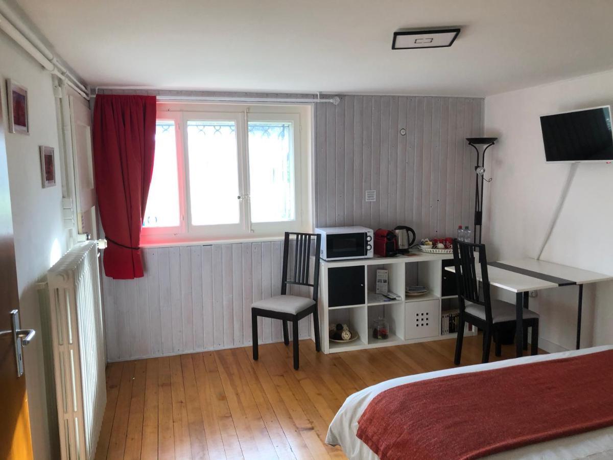 Au Bonheur Des Iris Panzió Rolle Kültér fotó